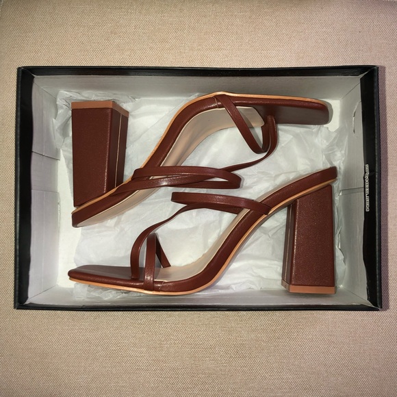 ❌SOLD❌PLT strappy block heels - Picture 4 of 4